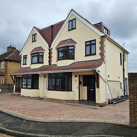 Shortwood Stay Staines-upon-Thames Exterior photo