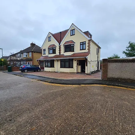 Shortwood Stay Staines-upon-Thames Exterior photo
