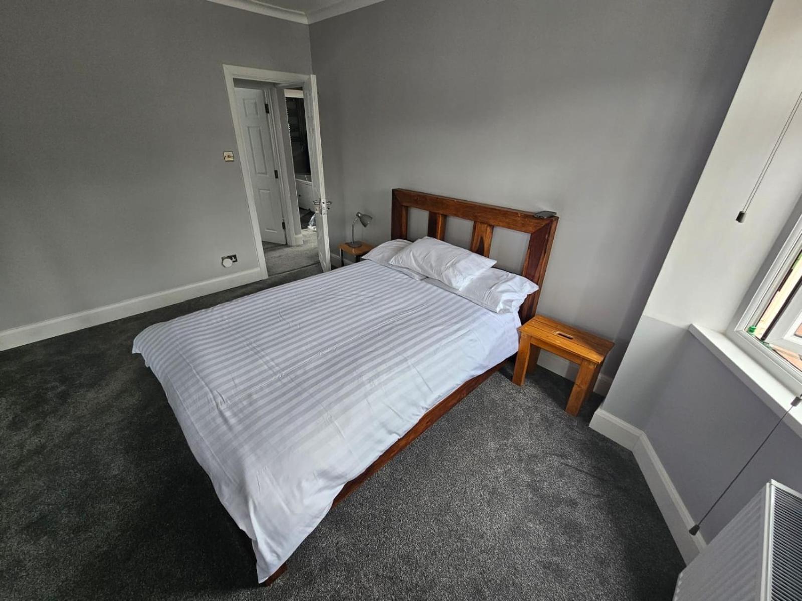 Shortwood * Staines-upon-Thames