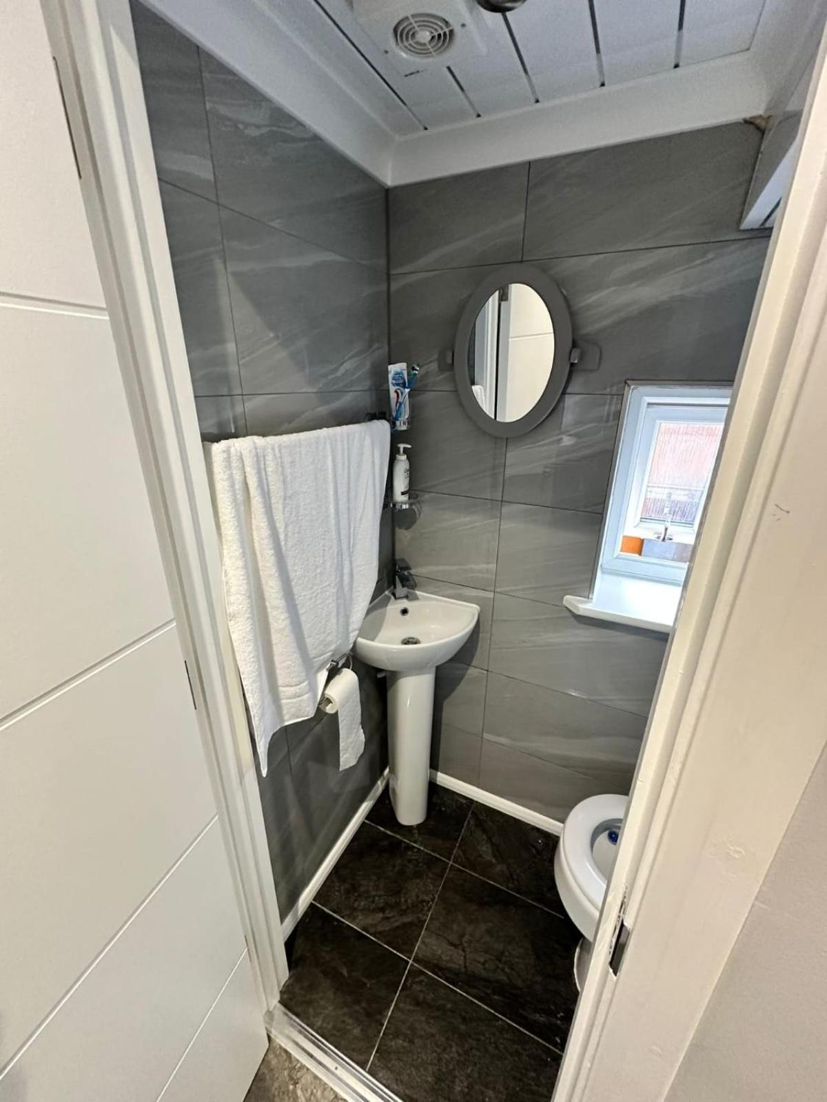 Shortwood * Staines-upon-Thames